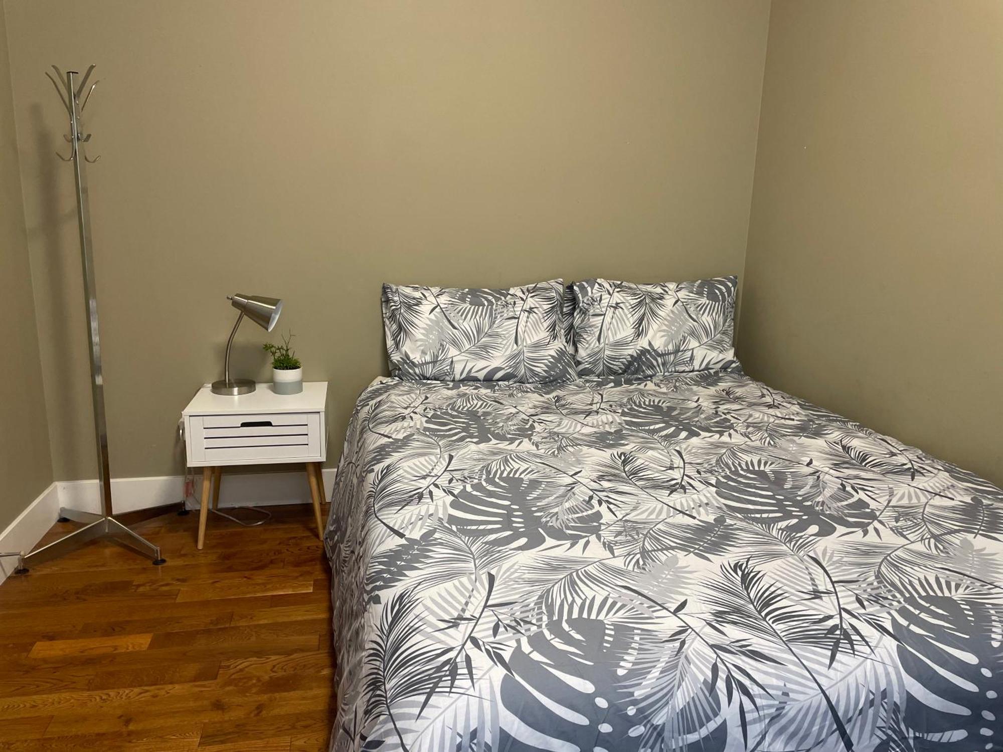 Guest Room With Private Bath In Langford 빅토리아 외부 사진